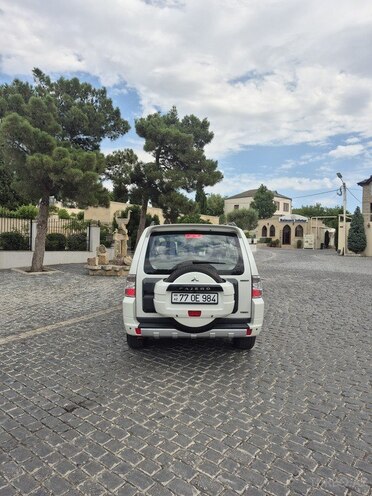 Mitsubishi Pajero-2