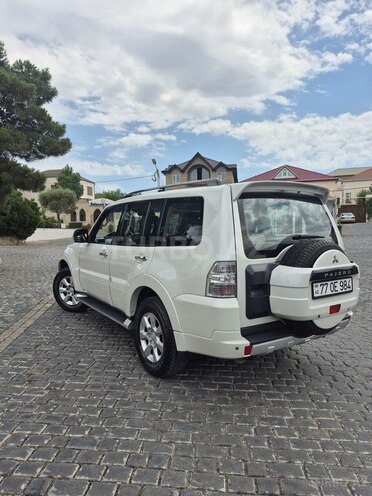 Mitsubishi Pajero-7
