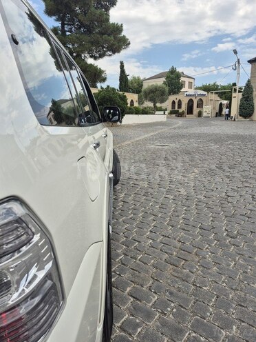 Mitsubishi Pajero-10