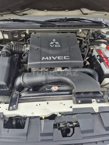 Mitsubishi Pajero-14