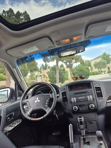 Mitsubishi Pajero-13