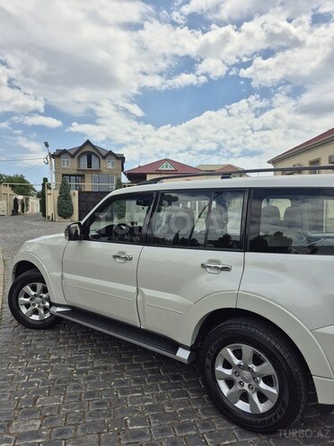 Mitsubishi Pajero-11