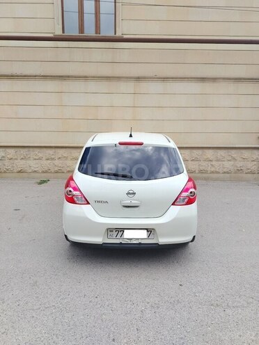 Nissan Tiida-5