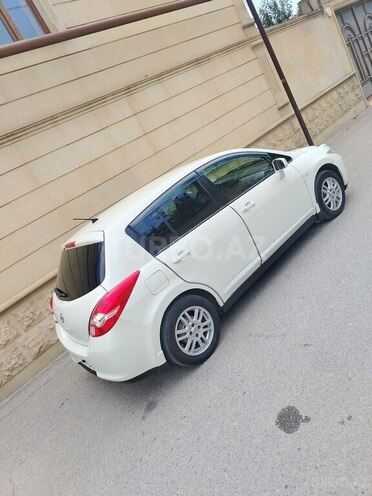 Nissan Tiida-10