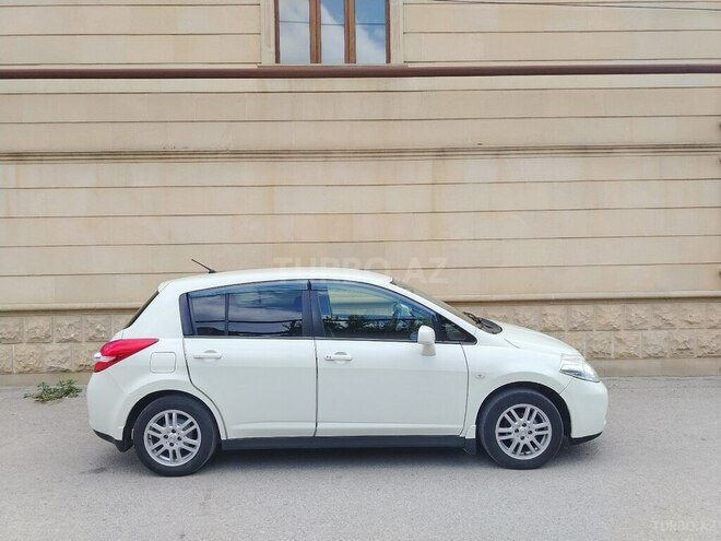 Nissan Tiida-11