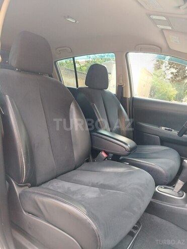 Nissan Tiida-15