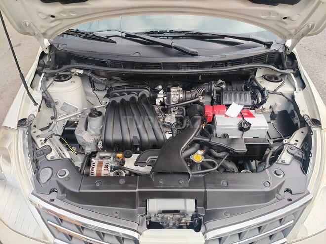 Nissan Tiida-14