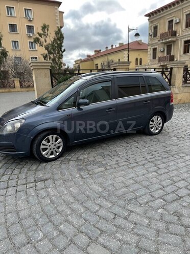 Opel Zafira-5