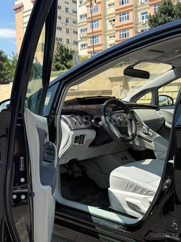 Toyota Prius-7
