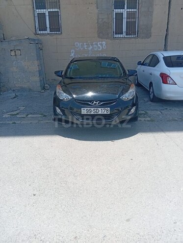 Hyundai Elantra-1