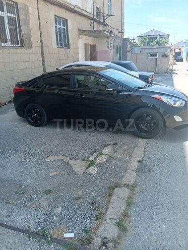 Hyundai Elantra-3