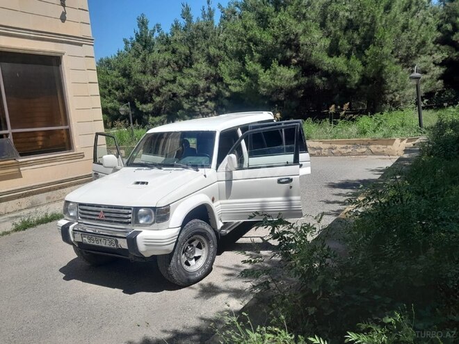 Mitsubishi Pajero-1