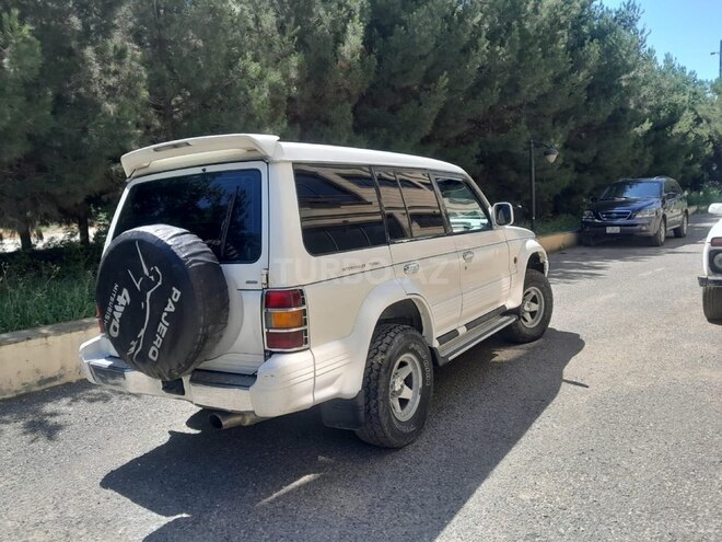 Mitsubishi Pajero-2