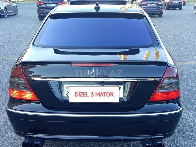 Mercedes E 280-11