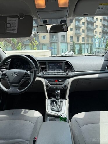 Hyundai Elantra-5