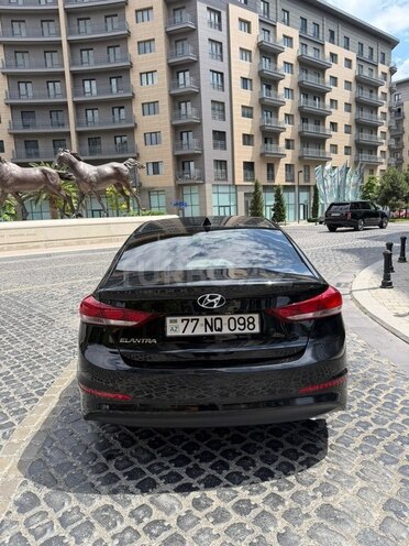 Hyundai Elantra-4