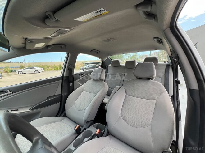Hyundai Accent-4