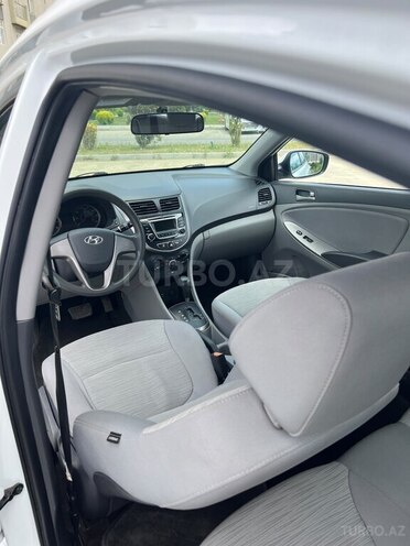 Hyundai Accent-3