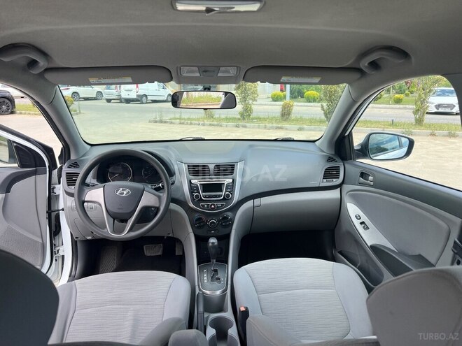 Hyundai Accent-5