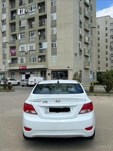 Hyundai Accent-9