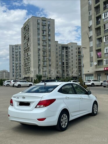 Hyundai Accent-6