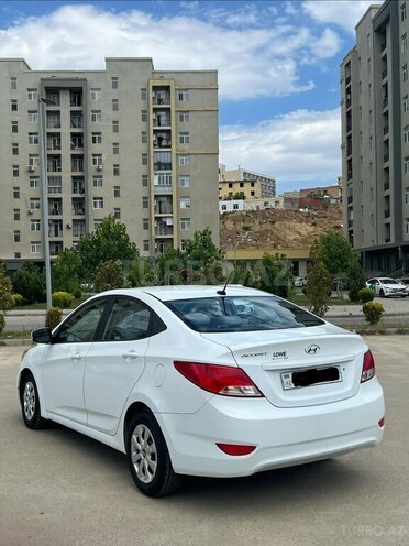 Hyundai Accent-11