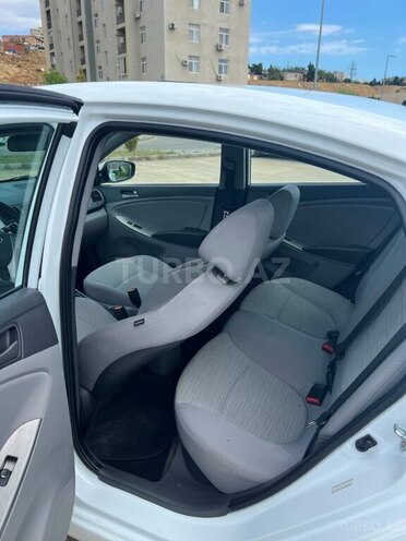 Hyundai Accent-18