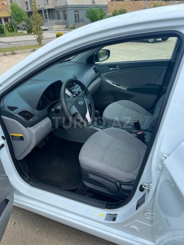 Hyundai Accent-19