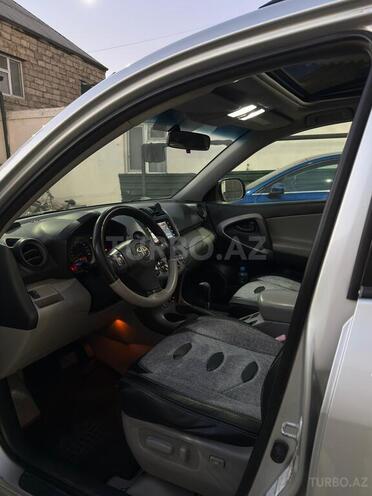 Toyota RAV4-8