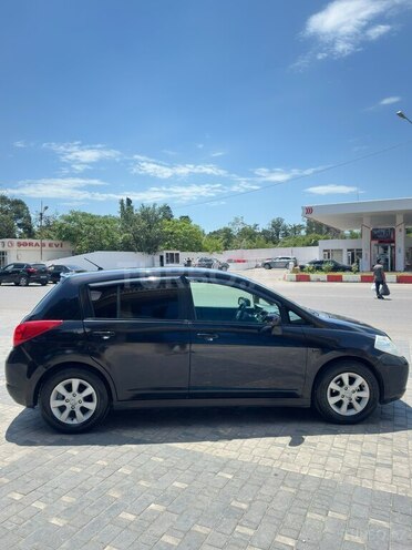 Nissan Tiida-10