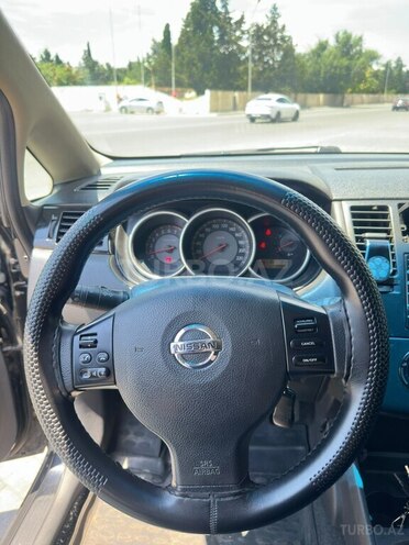 Nissan Tiida-12