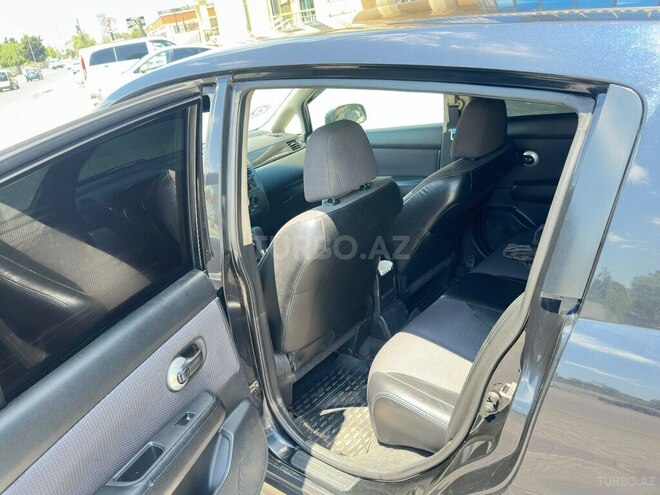 Nissan Tiida-15