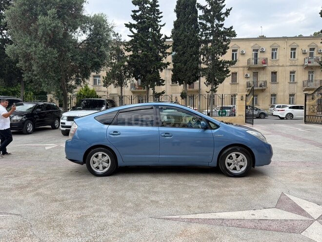 Toyota Prius-4
