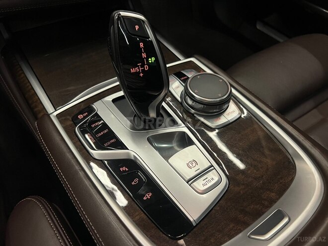 BMW 740-16