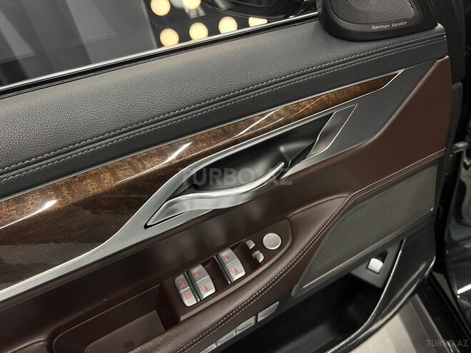 BMW 740-15