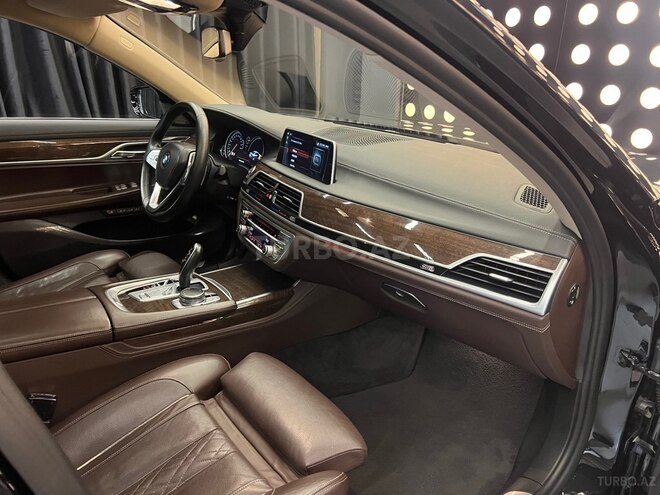 BMW 740-12
