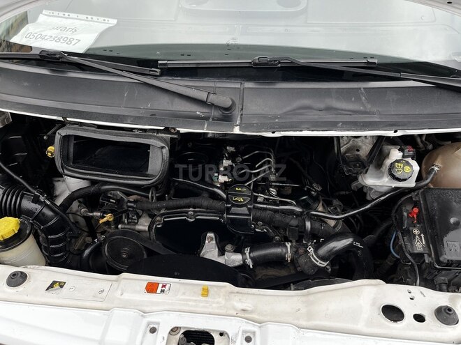 Ford Transit-10