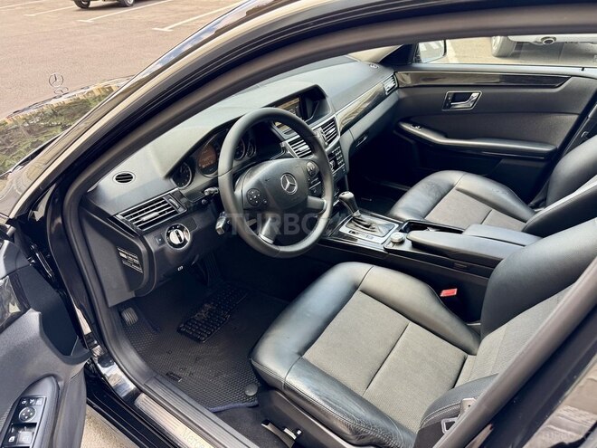 Mercedes E 220-11