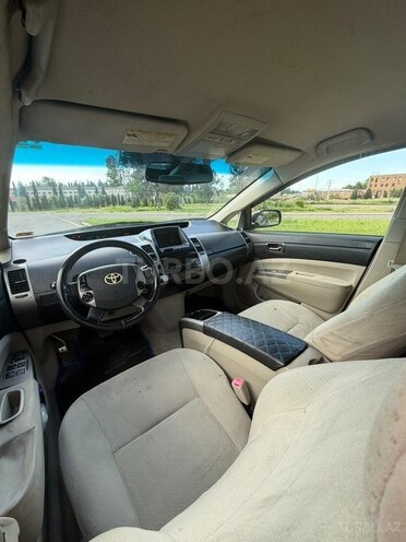 Toyota Prius-5