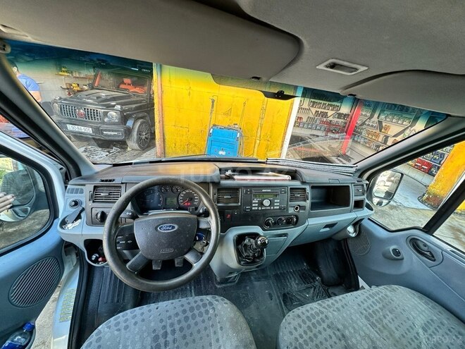 Ford Transit-6