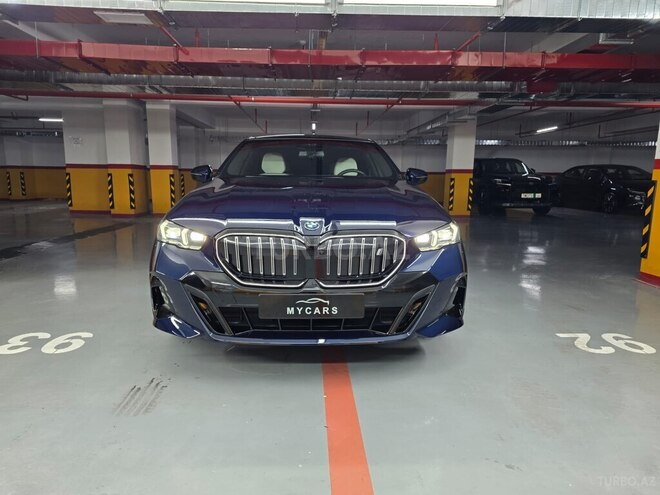 BMW i5-1