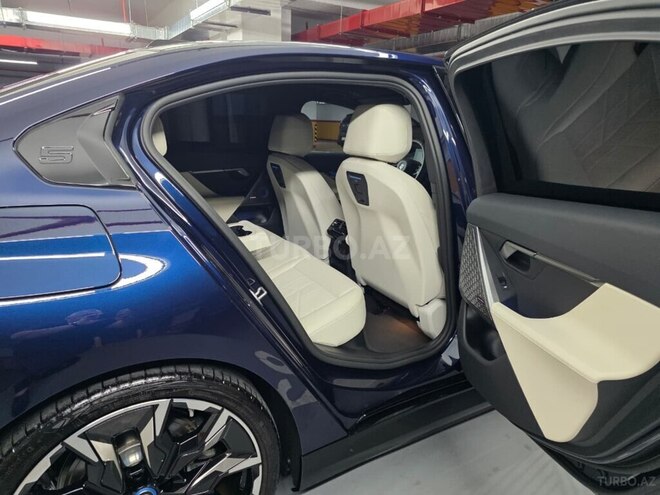 BMW i5-16
