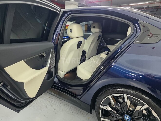 BMW i5-17