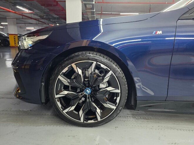 BMW i5-8