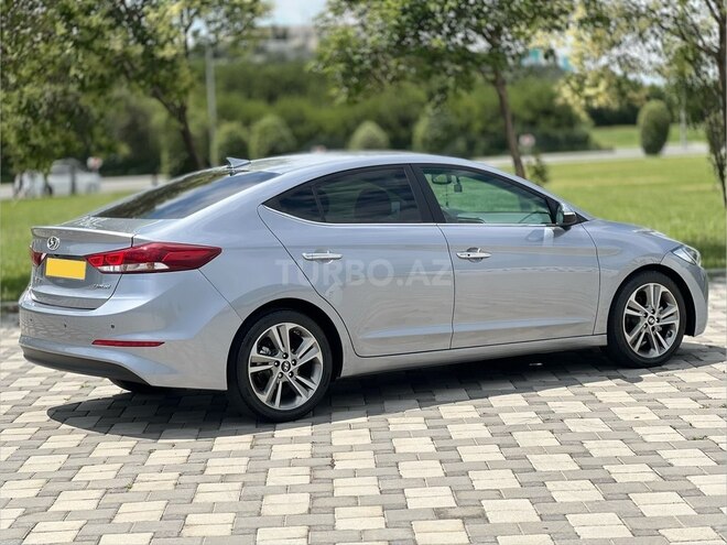 Hyundai Elantra-5
