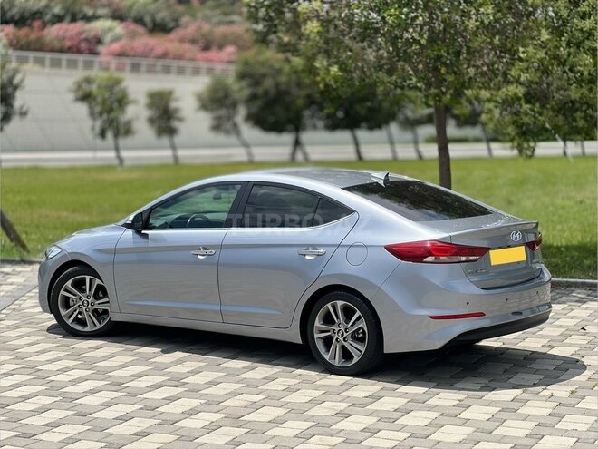 Hyundai Elantra-6