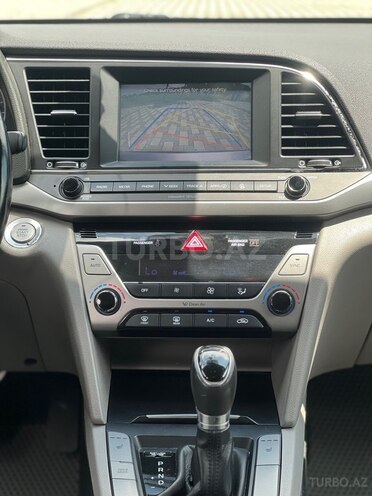 Hyundai Elantra-9