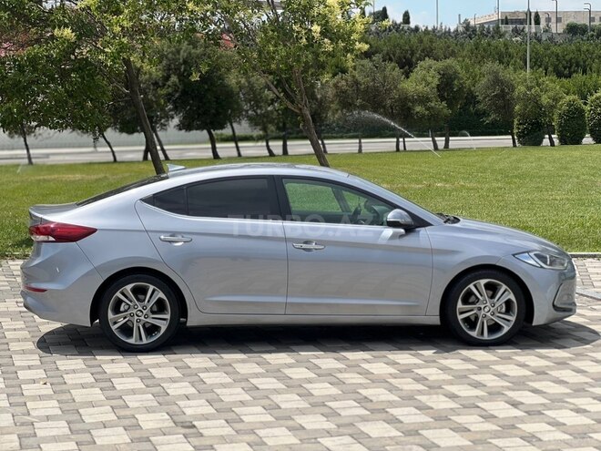 Hyundai Elantra-3