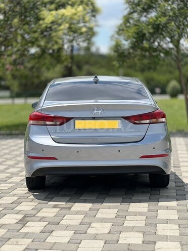Hyundai Elantra-7