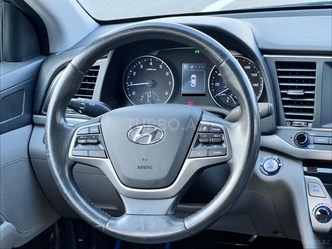 Hyundai Elantra-8